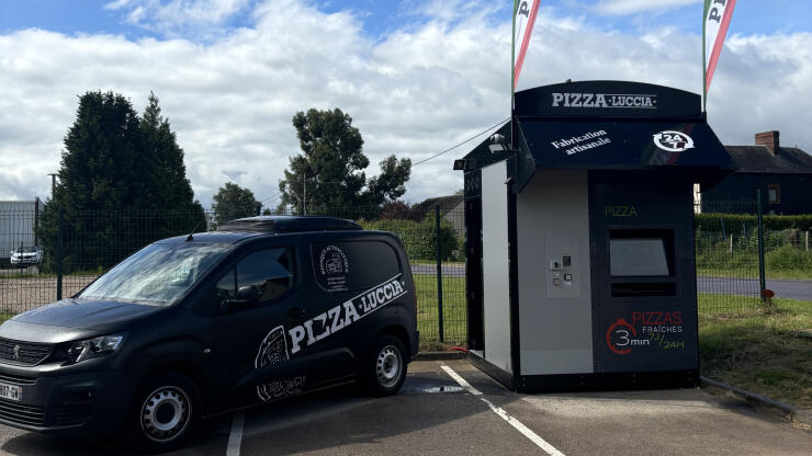 distributeur de pizzas artisanales situé à Grand Bourgtheroulde