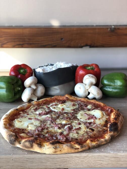 photo d'une pizza nouvelle mielleuse à Bourg Achard